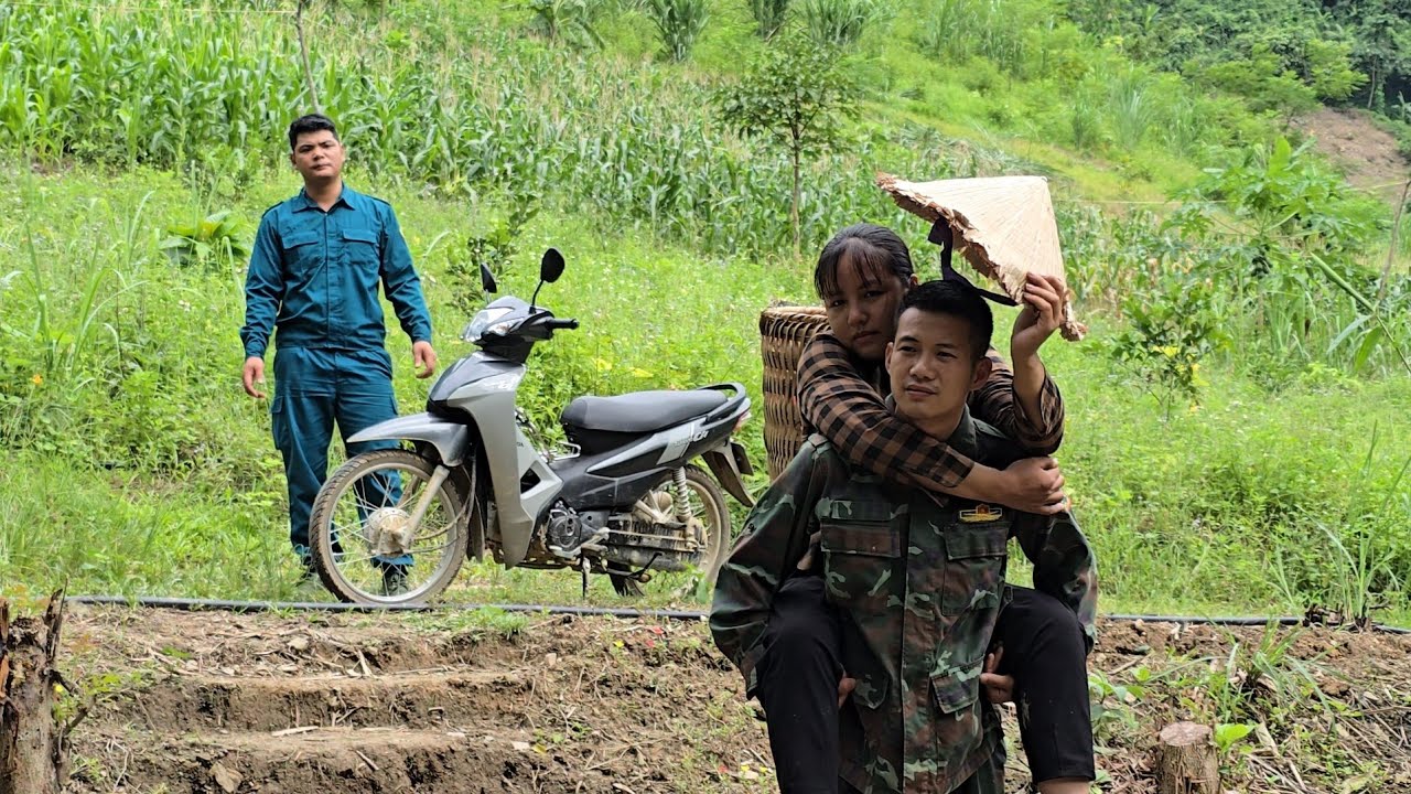 Добрый полицейский убит горем, когда молодой солдат случайно ранил мать-одиночку