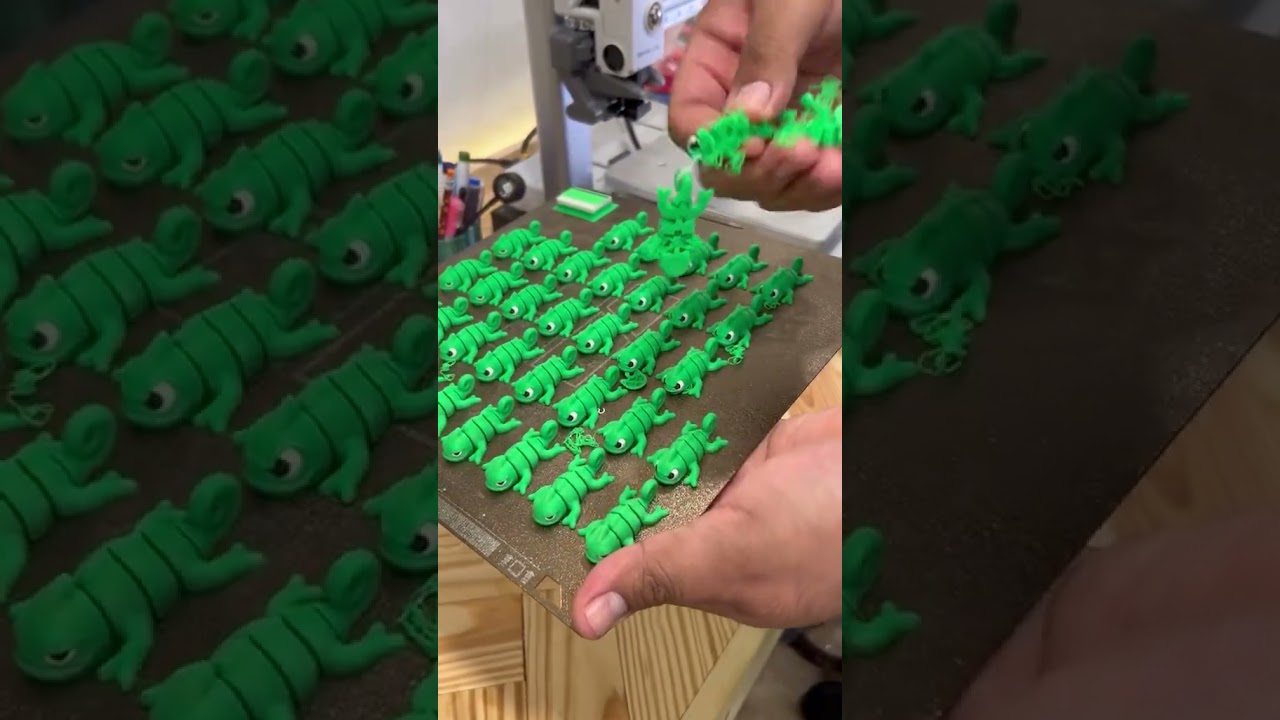 🦎 Mini Camale&otilde;es Articulados direto da Bambu Lab A1! #bambulaba1 #impress&atilde;o3d #timelapse3d