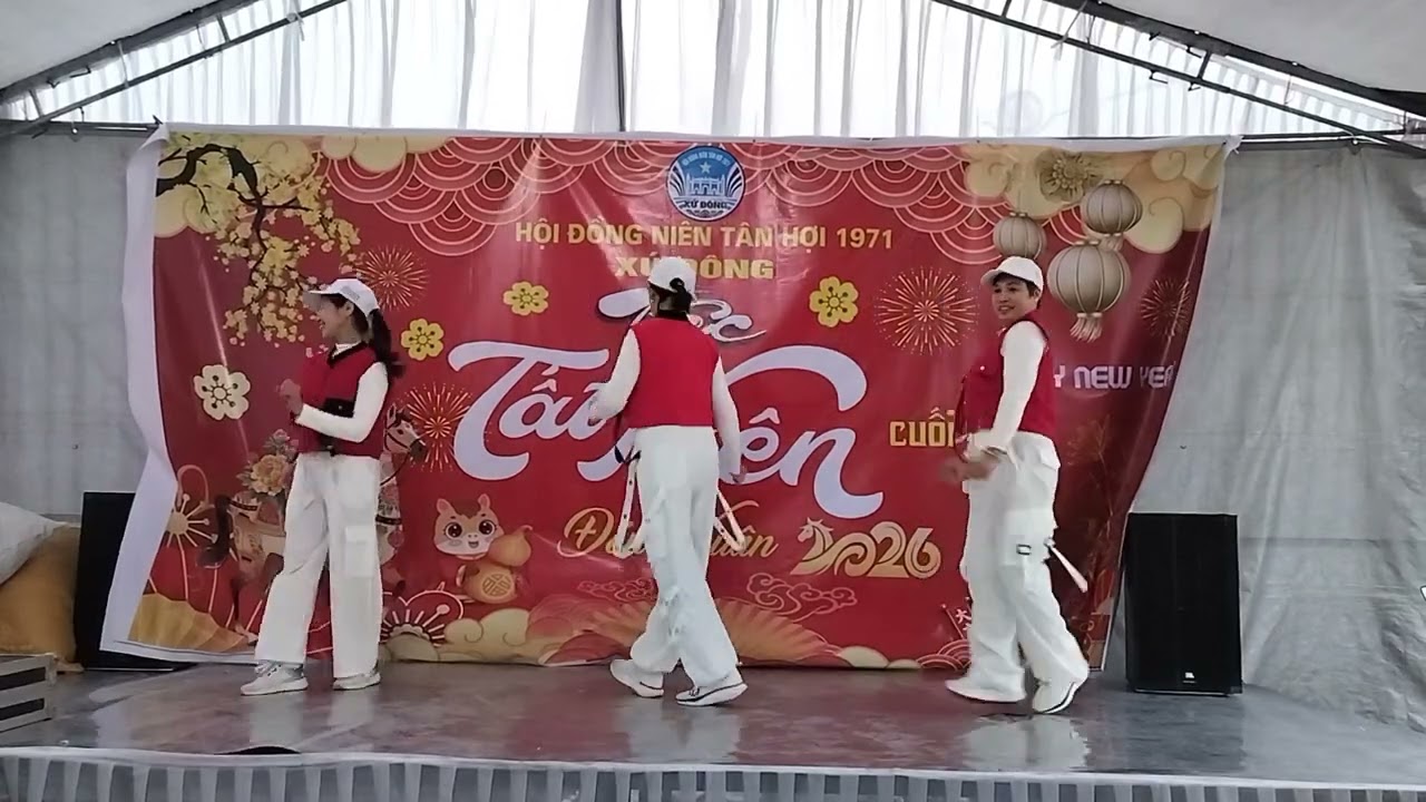 ba bạn ỉn tứ Kỳ nhảy banh nóc với bài xuân yêu thương 
