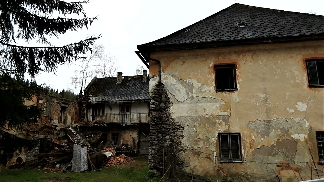 Opuštěné a vybydlené budovy na které občas narazím.
