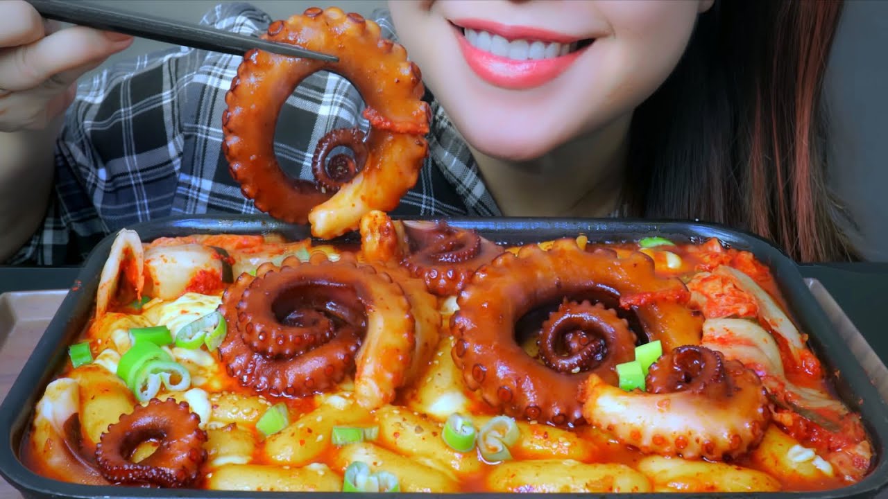 ASMR OCTOPUS WITH CHESSE RICE CAKE EATING SOUNDS LINH ASMR