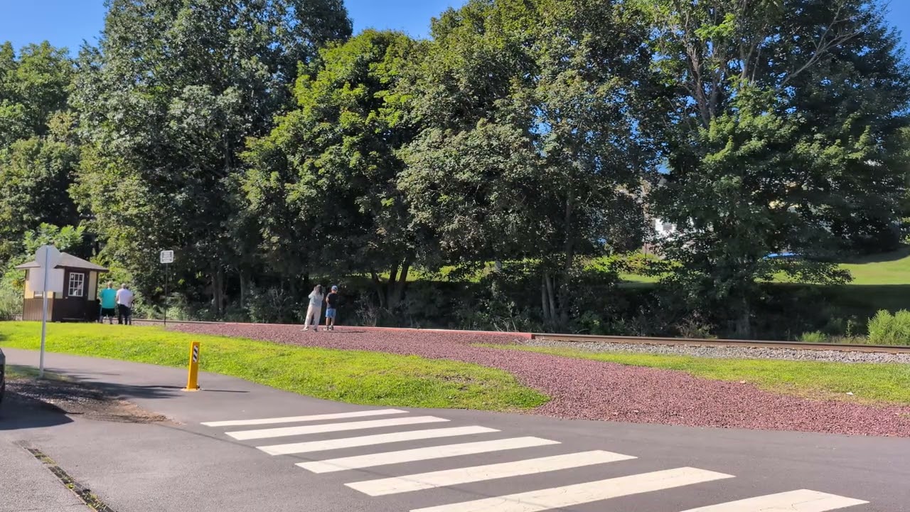 Reading and Northern 2102 thundering through White Haven PA 