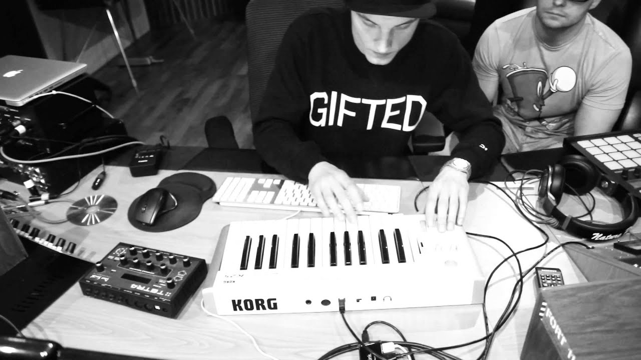 Borixon S.o.S.feat.Pezet prod.PLNBeatz feat.AUER newbadline stoprorap backstage