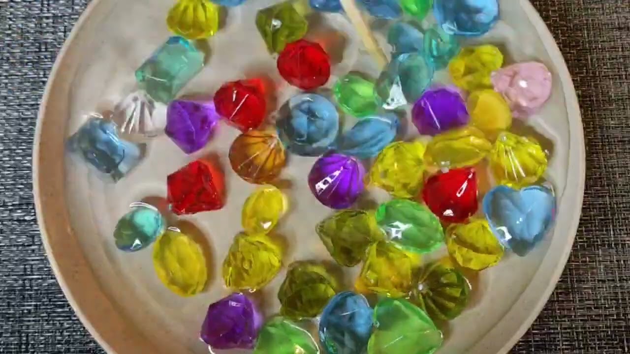Listen to the glass crystals in the water. ASMR