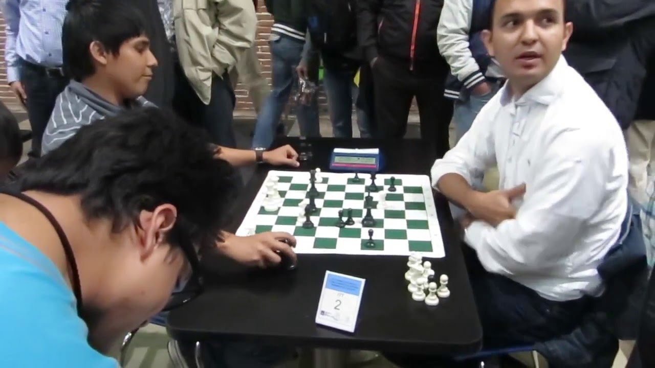 Blitz MF Renato Terry (Per) 2475 vs GM Sergio Barrientos (Col) 2471 Millonario de Navidad 2015.