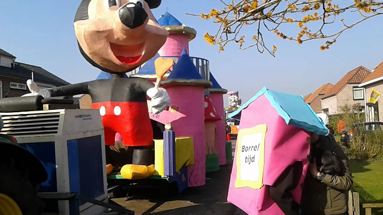 Carnavalsoptocht in Oijen 2015.