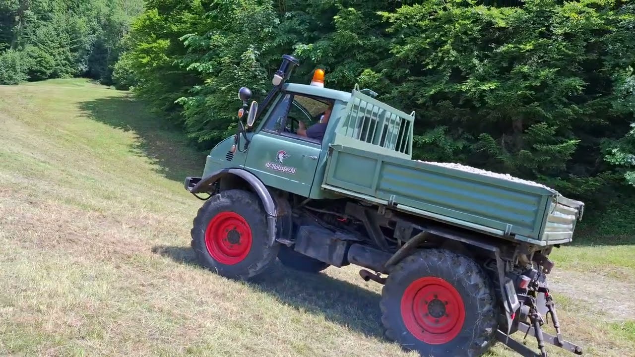Kies mit Unimog 406 den Hang hinauf... Einfach schön unser Zuhause!
