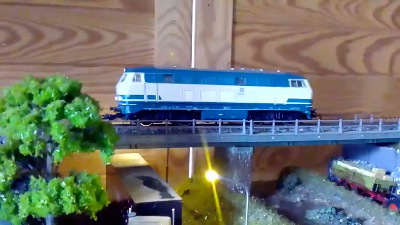 BR 216 von Märklin mit ESU Lok Sound 5 und ESU Digitalkupplungen