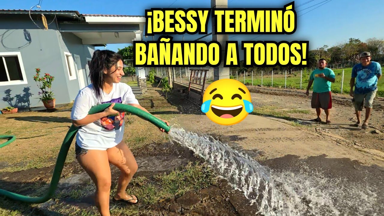 BESSY termino bañando a todos los VECINOS por no saber regar/ Los VECINOS ayudan a BESSY con su casa