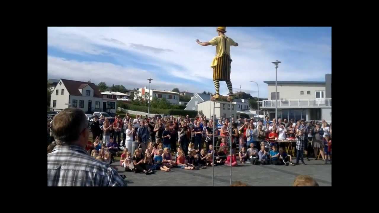 Circus tricks - Tr&uacute;&eth;ur tre&eth;ur upp &aacute; Vopnafir&eth;i.