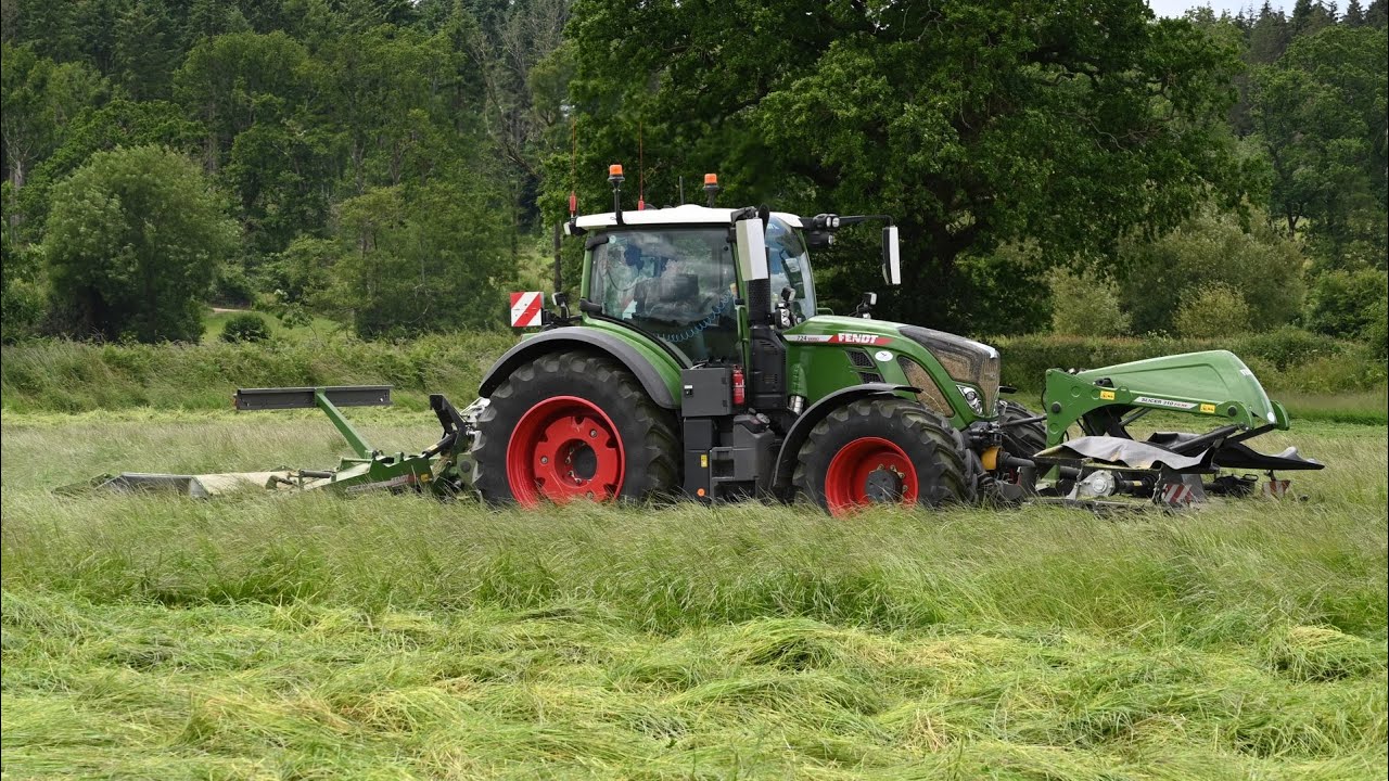 Silage 2024 - Mowing with Fendt 724 and Fendt Triples