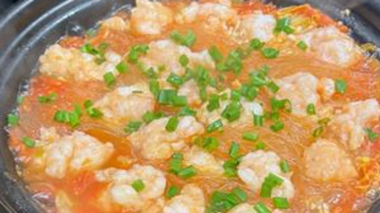 家有高中生，80后陪读妈妈，每天5点多起床做饭。我大山东最近天天下雨，降温了，爸爸心疼孩子，不下雨也开车接送。#陪读妈妈 #记录真实生活