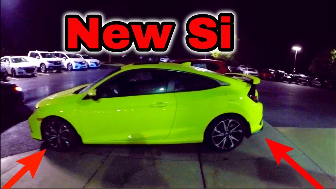 Looking at a New Civic Si!