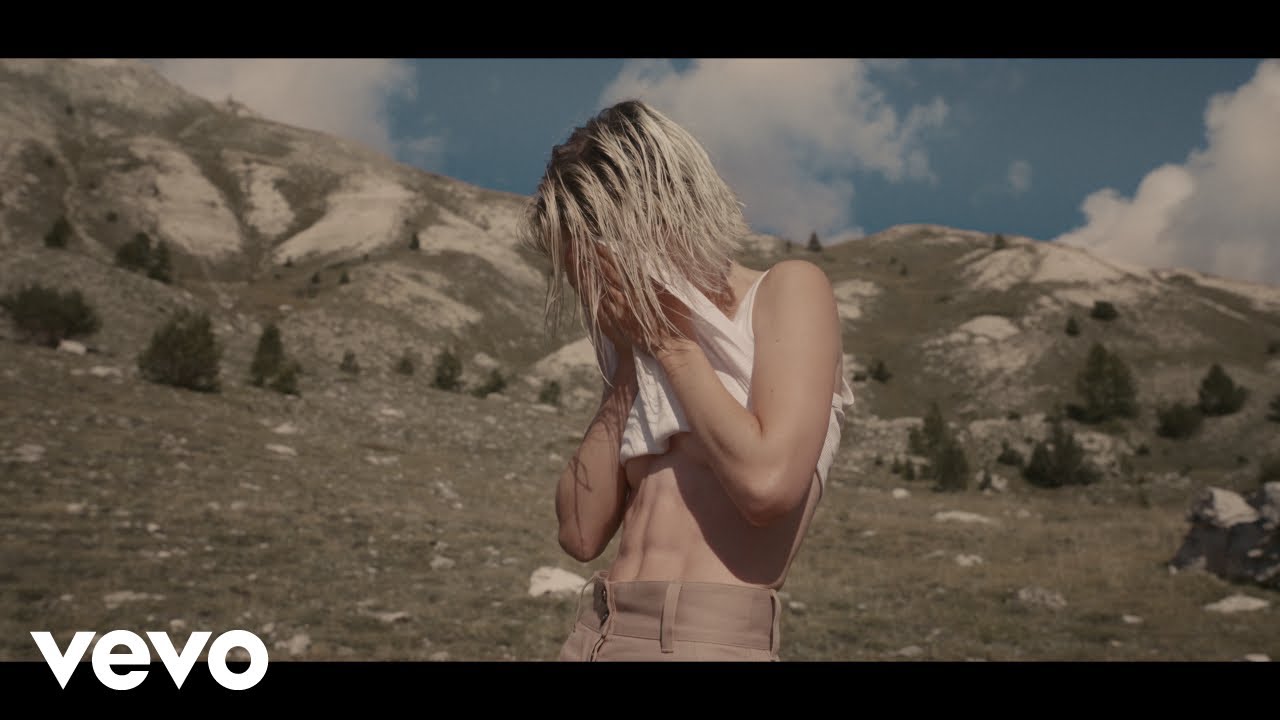 Aloïse Sauvage - Love (Clip Officiel)