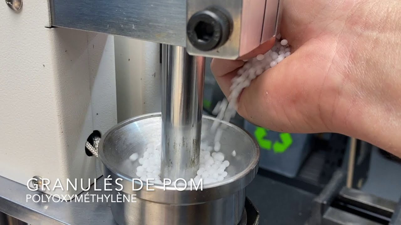 Injection plastique manuel dans moule en résine SLA - Plastic manual injection in resine mold SLA