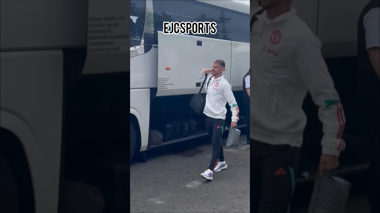Mason Mount heads on Manchester United Pre-season tour‼️🔴#manchesterunited #masonmount #mount
