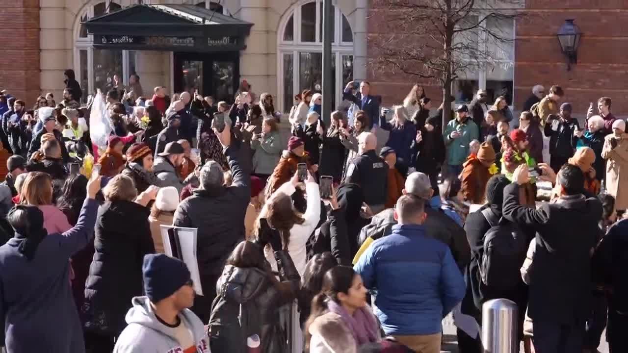 Monks Arrive in Richmond