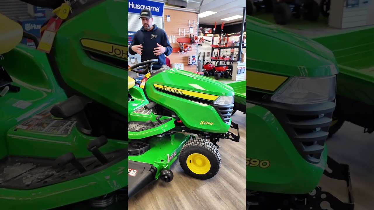 В чём разница между моделями John Deere X300 и X500?