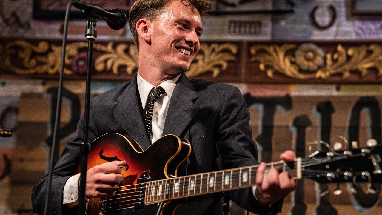 The Mellows - A Thousand Kisses - Lucky Barn #Americana #Indie #Rockabilly #Live #Concert