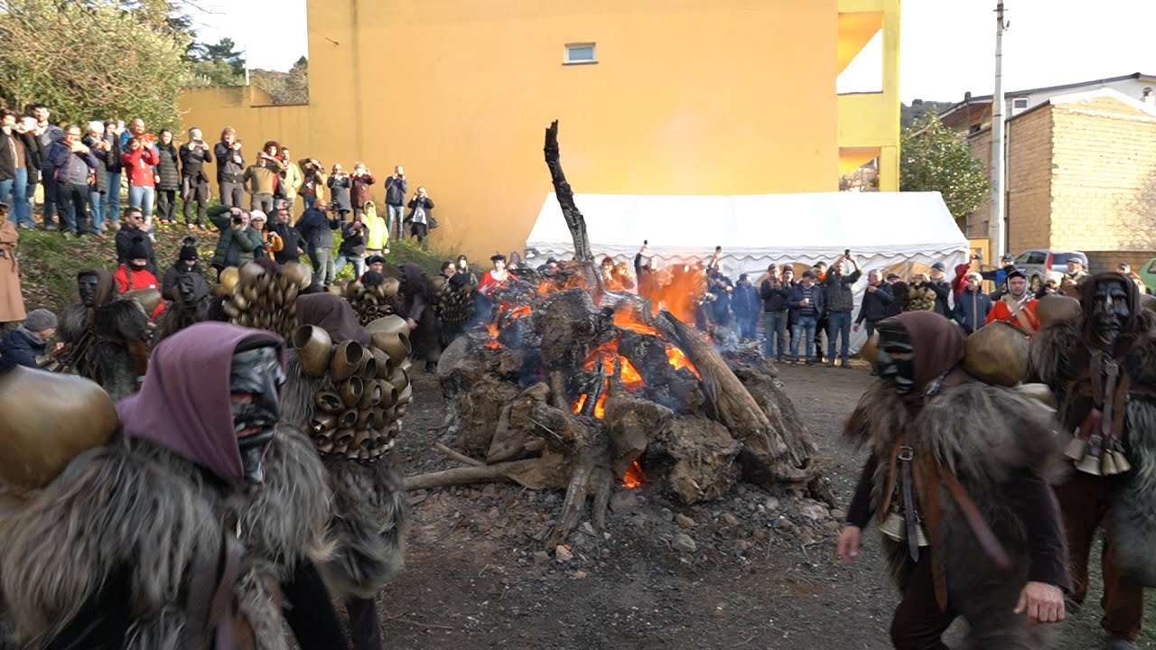 Mamuthones e Issohadores - Sa Prima Essia – A Mamoiada Il tempo del rito ritorna.