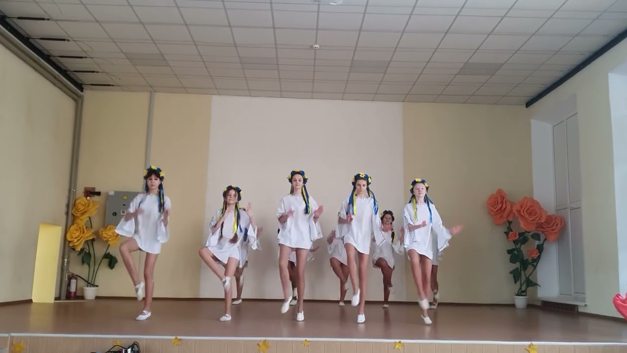 колектив Янголята танець Українські дівчата