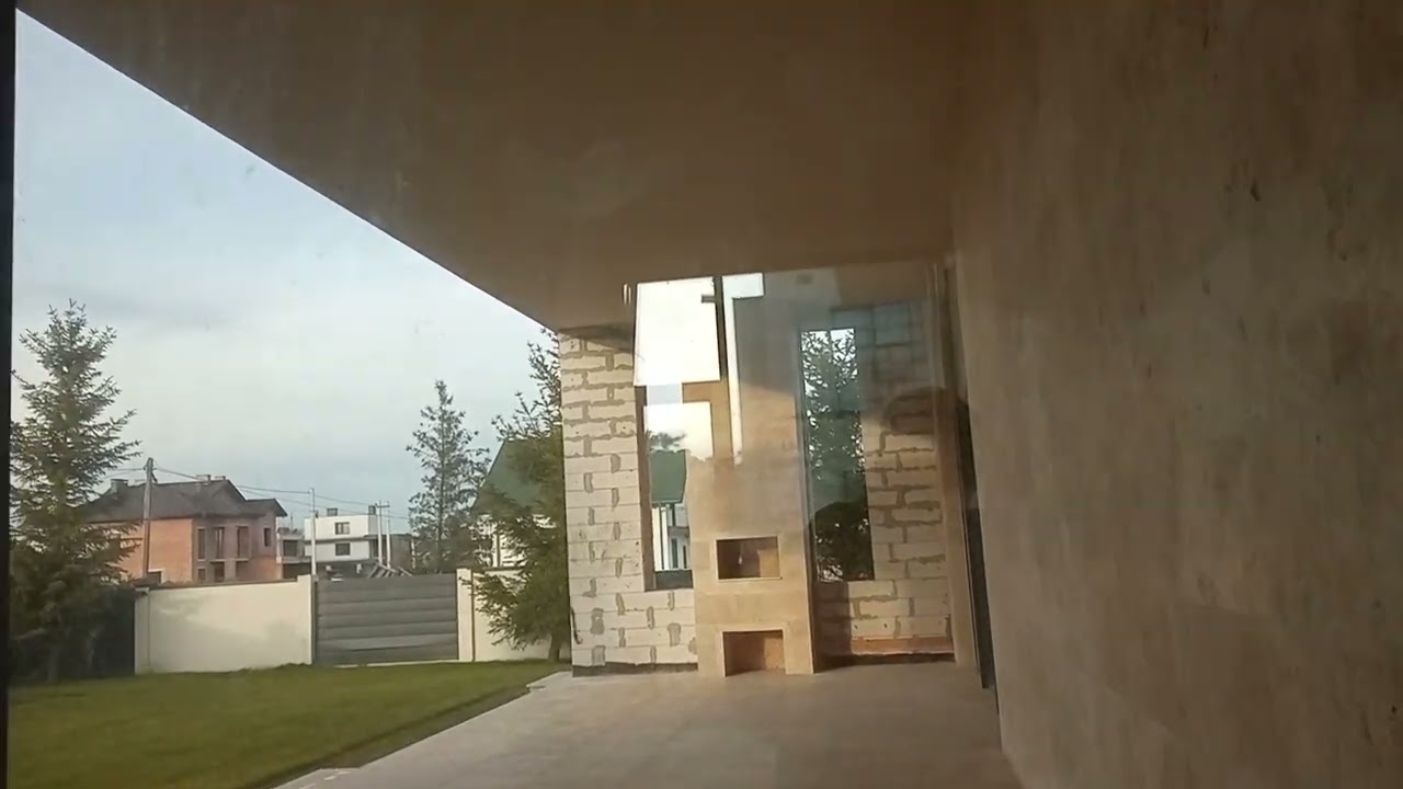 Інтер'єр будинку “L-House” без ремонту. 1-й поверх. Вигляд на терасу. Архітектурне Бюро 