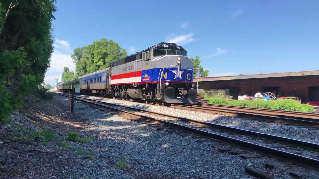 A few trains in Hight Point FT dash 9 thoroughbread!