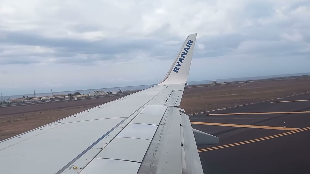 Not Alot Of Runway Left! - Ryanair Boeing 737-800 (EI-EKW) Takeoff from Lanzarote Airport | 10.5.25