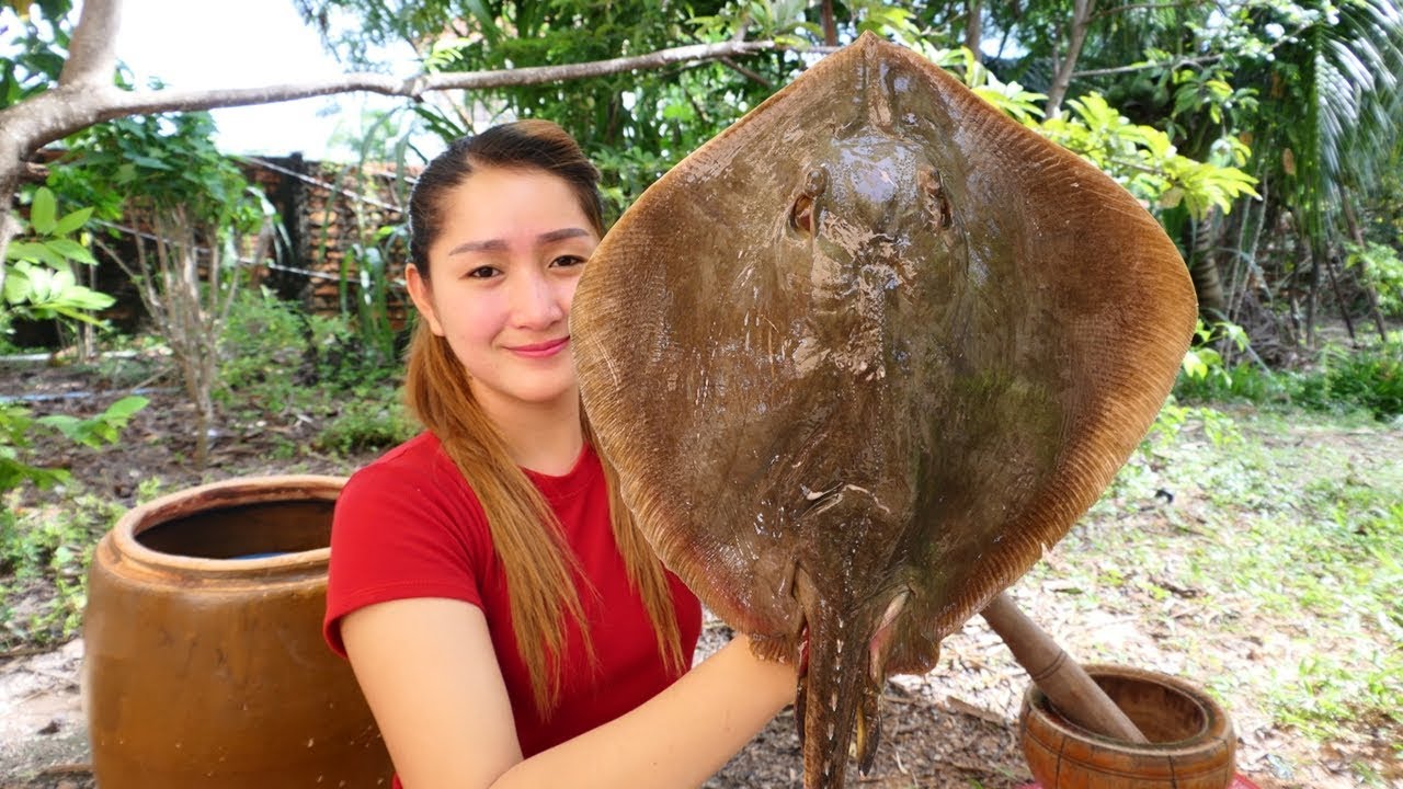 Yummy Stingray Fish Curry Cooking With Egg Plant - Stingray Fish Curry Recipe - Cooking With Sros