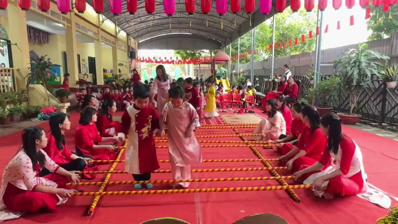 Múa sạp trường Mầm non Hồng Châu, phường Hồng Châu, tỉnh Hưng Yên