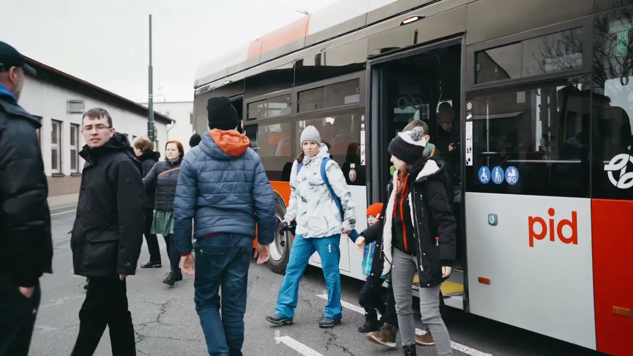Ohlédnutí za výročím 100 let trvalého provozu autobusů v Praze
