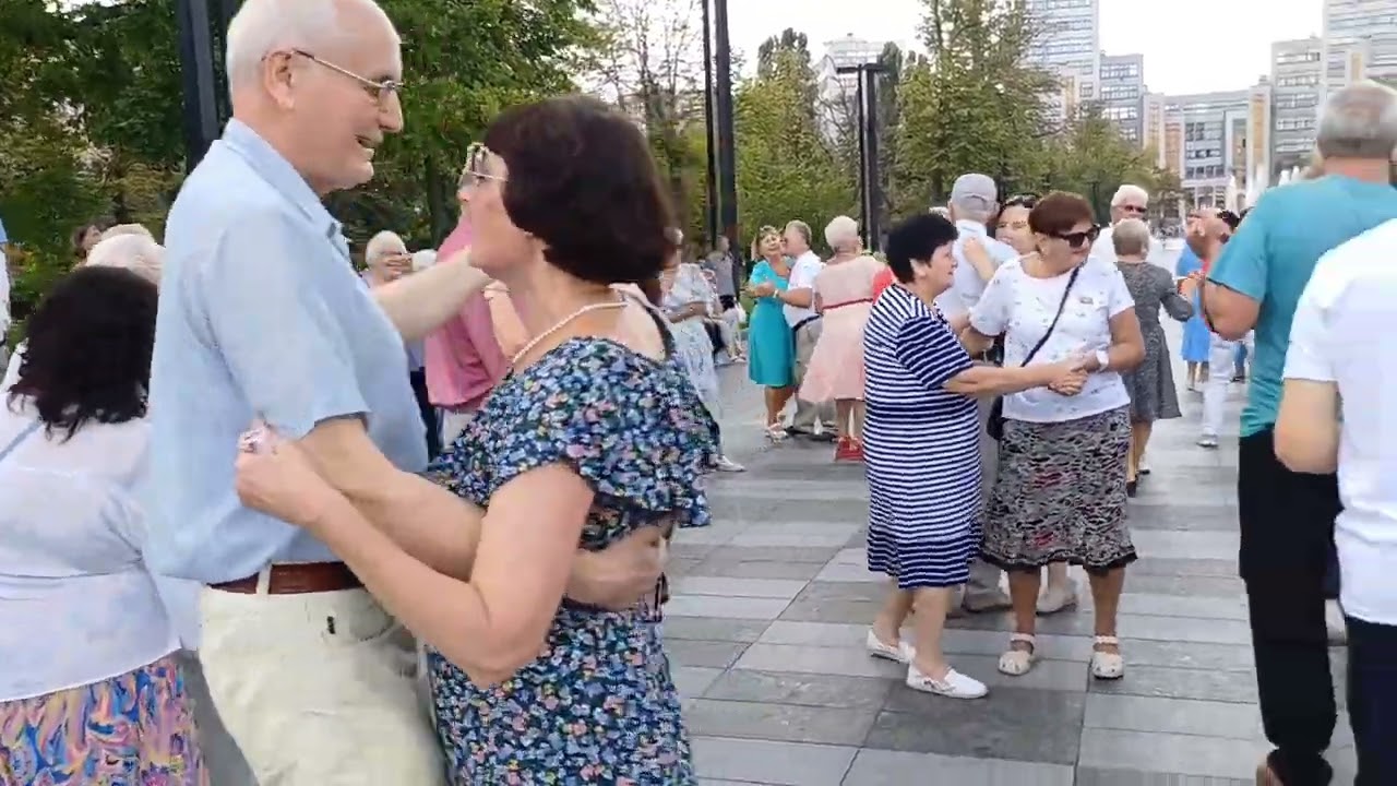 РОЗА В УЛИЧНОЙ ПЫЛИ⚘️ ТАНЦЫ⚘️ ХАРЬКОВ 16.08. 2025