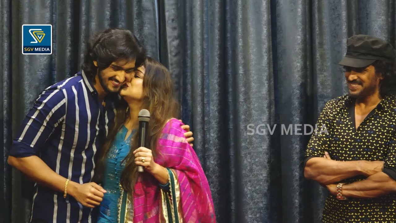 ಮಗನಿಗೆ ಪ್ರೀತಿಯಿಂದ ಆಶೀರ್ವಾದ ಮಾಡಿದ ಪ್ರಿಯಾಂಕ ಉಪೇಂದ್ರ | Upendra | Niranjan | Super Star Teaser Launch