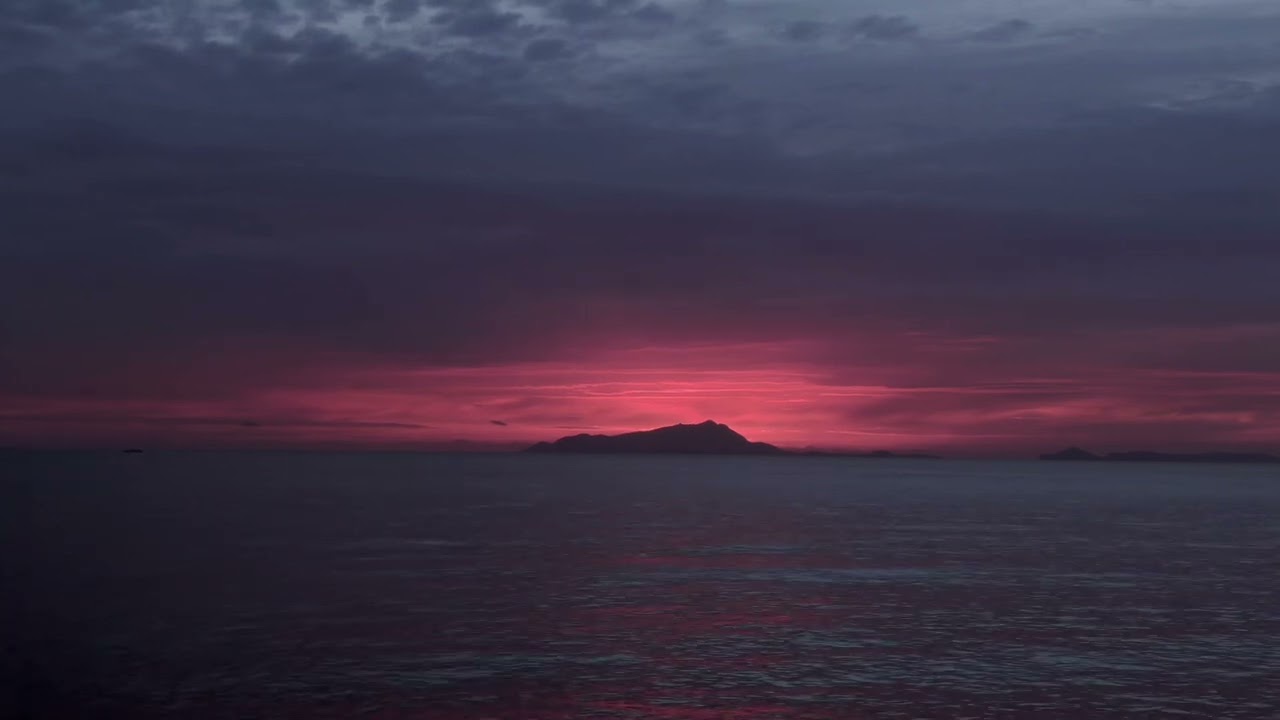 Serene Ocean Dreams: 30 Minutes of Relaxing Waves for Peaceful Sleep