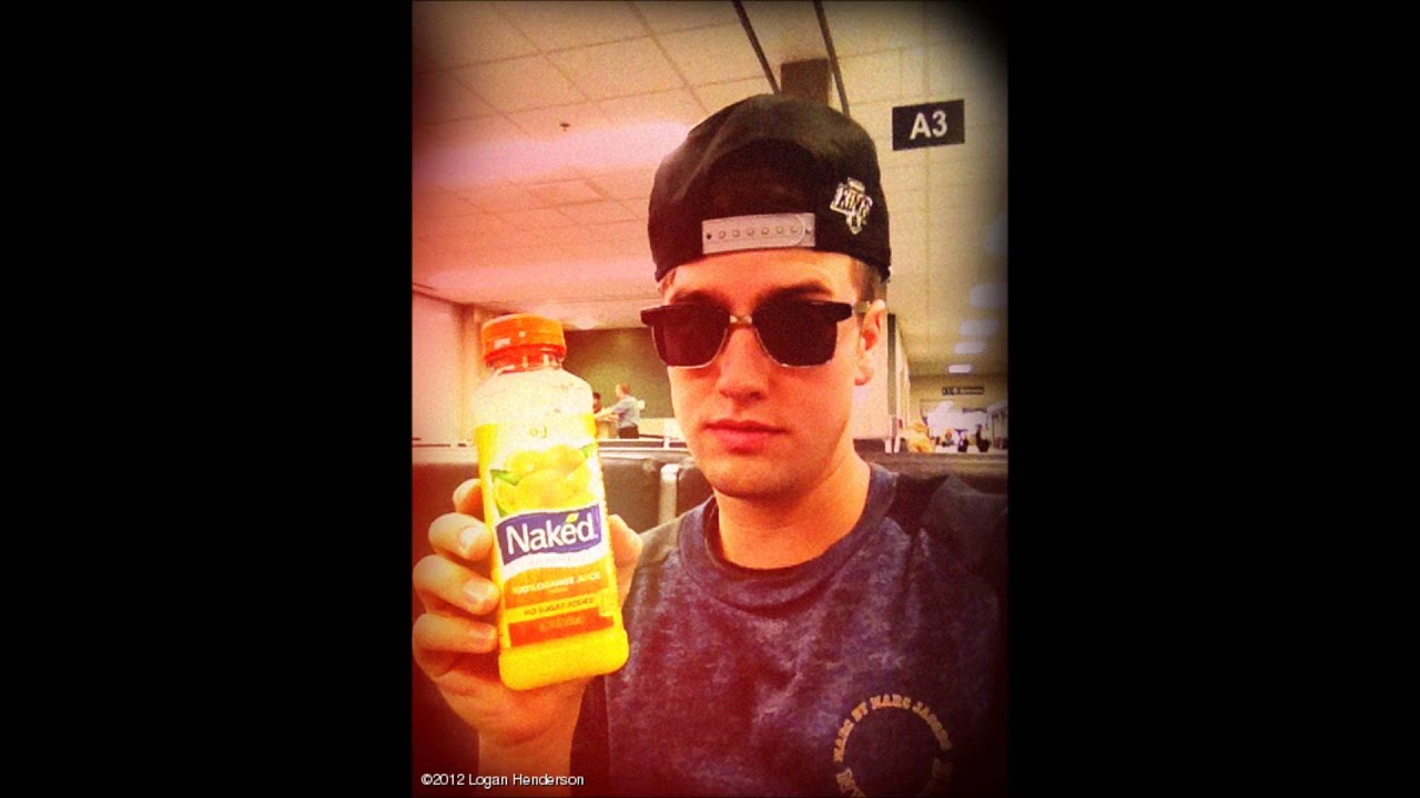 Logan Henderson is sexy and we know it