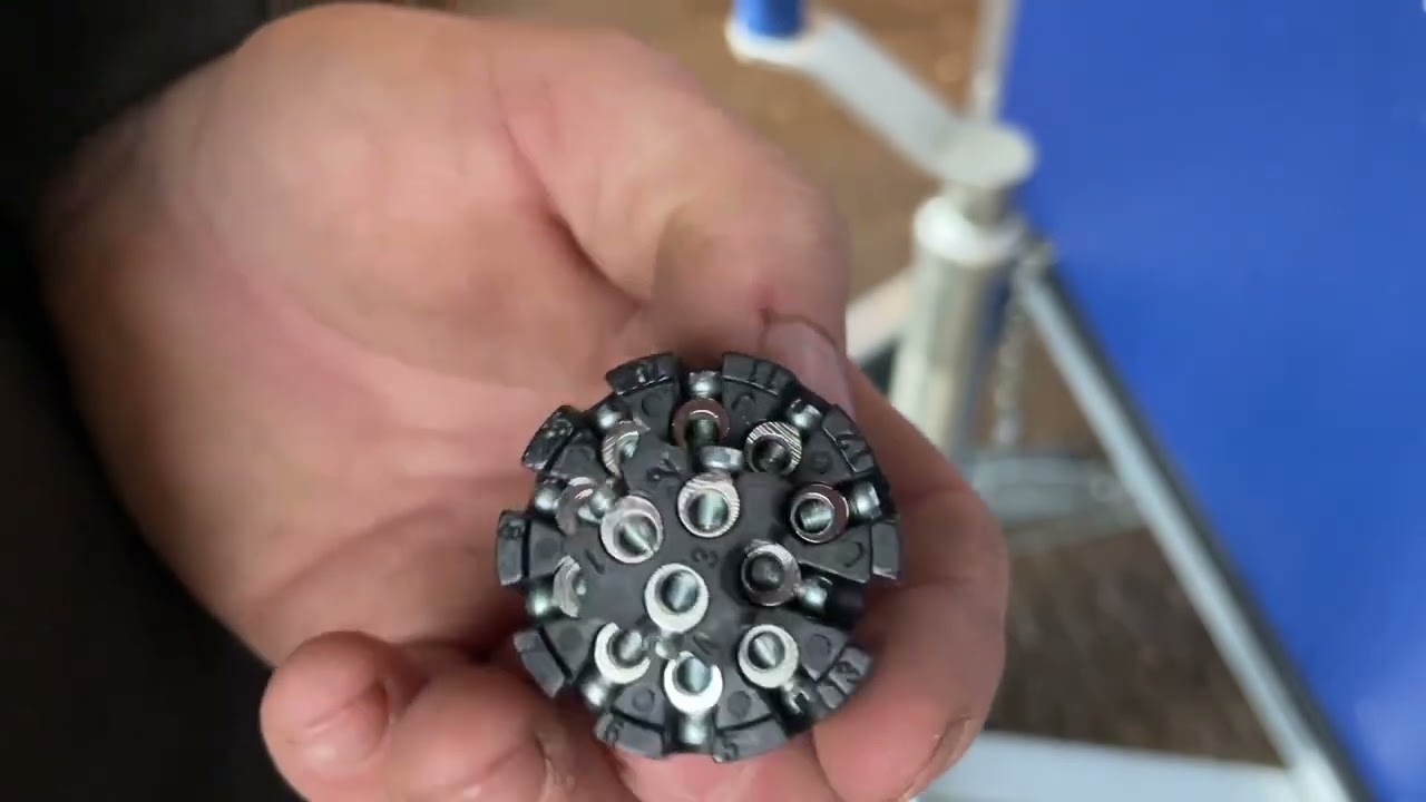 Changing a 13 pin plug and diagnosing electrical faults