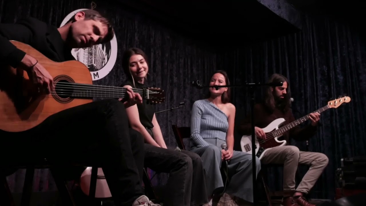 'Vinc d'un poble' - Live at The Parlor Room (Hayley Reardon, Judit Neddermann, Pau & Arnau Figueres)