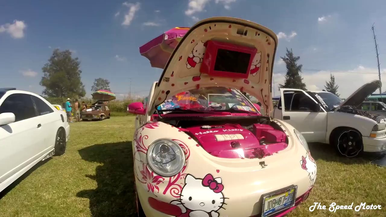 HELLO KITTY VW BEETLE CAR