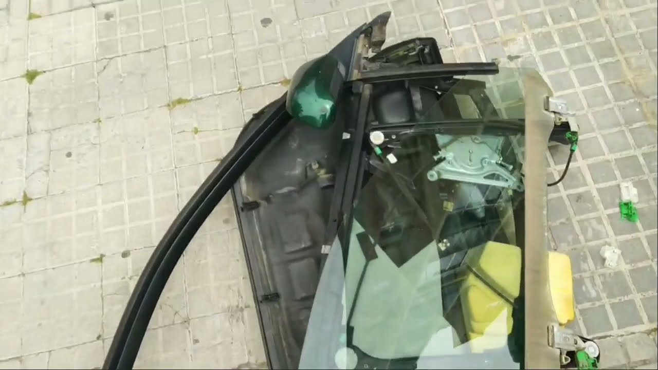 Замена пластиковых направляющих стеклоподъемника на AUDI A4 B5  1.9 TDI.