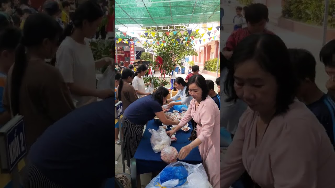 Giang hàng ẩm thực cuối năm  cho học sinh