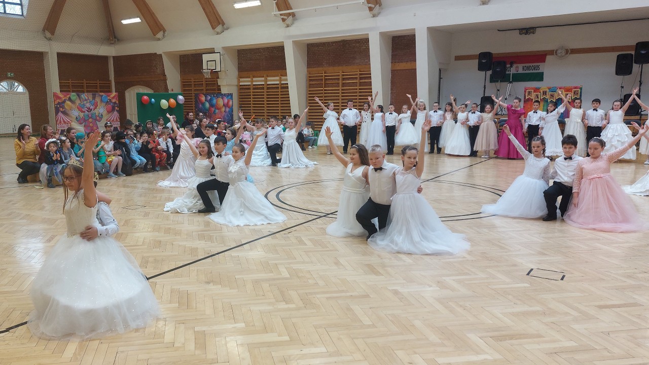 A negyedikesek bécsi keringője 💃🕺