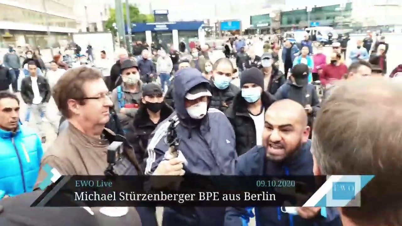 Junger Ex-Moslem wird von Moslems bei BPE in Berlin bedrängt