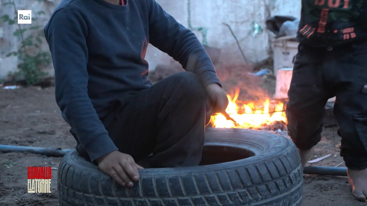Il mondo che si fa chiuso, il campo profughi di Adana in Turchia - Il Cavallo e la Torre