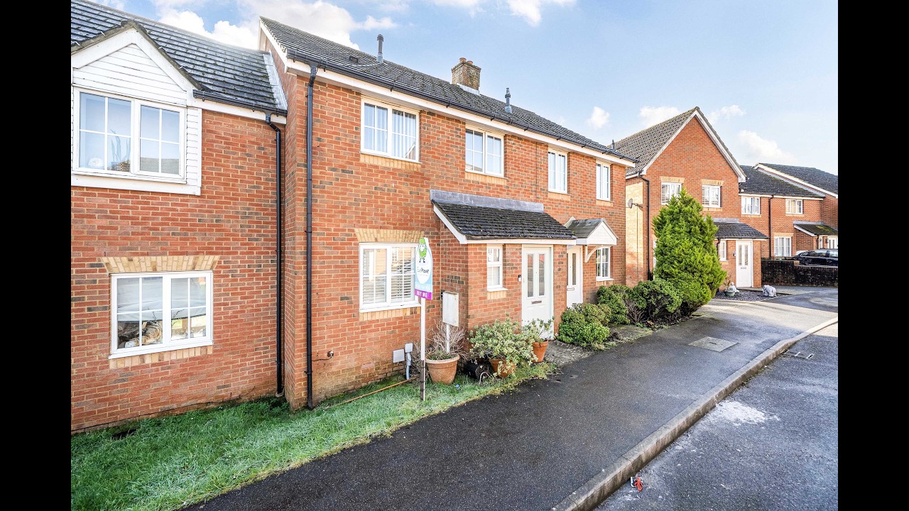 FOR SALE - Storey Crescent, Hawkinge, CT18 7TT