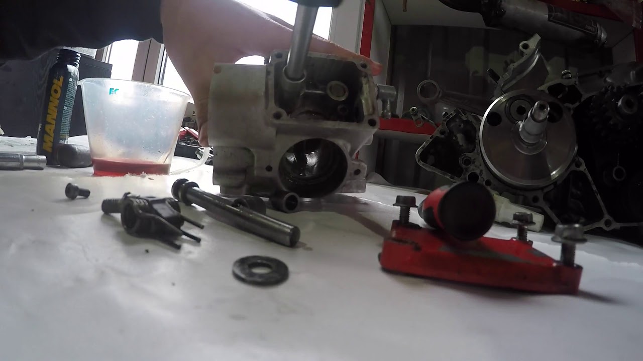 Jak złożyć zawór wydechowy w suzuki rm 85/125 ?