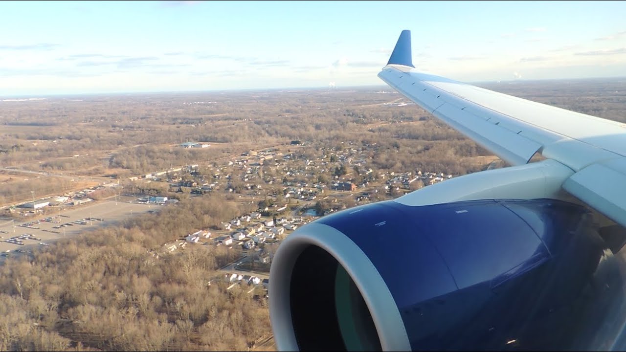 Delta Airlines Airbus A220-300 [N302DU] descent and landing in DTW