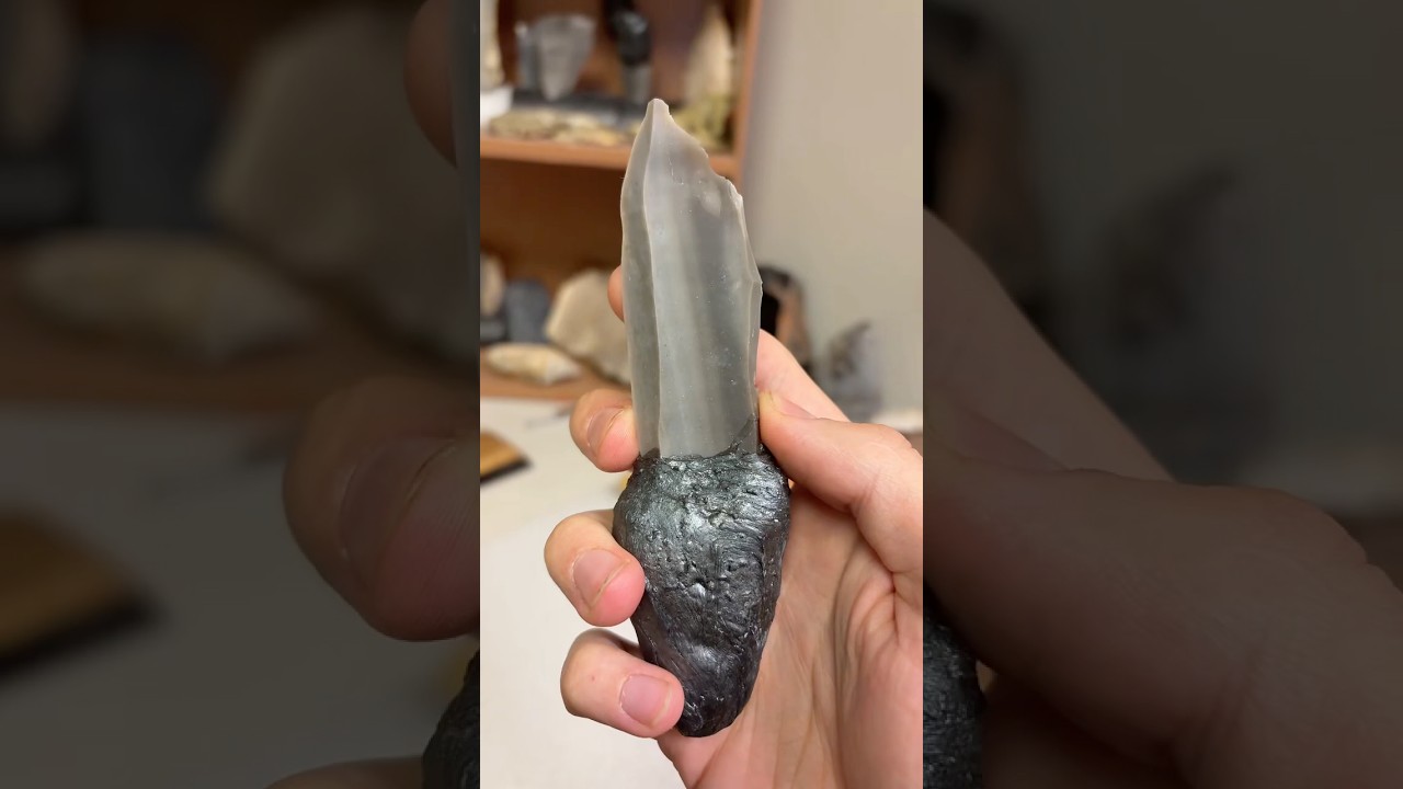 Это каменное орудие &mdash; одно из самых крутых, что я когда-либо видел! #история #археология #каменны...