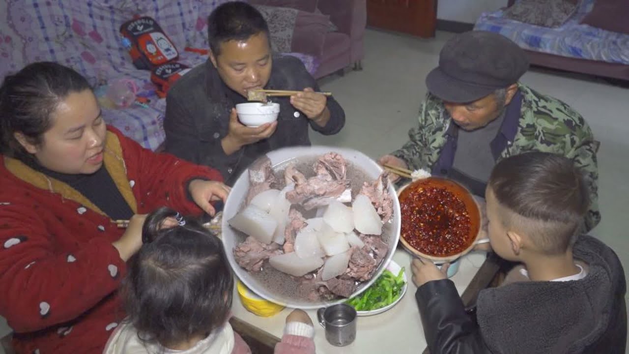 这才是排骨最不油腻的做法，蘸上辣椒后吃起来最过瘾
