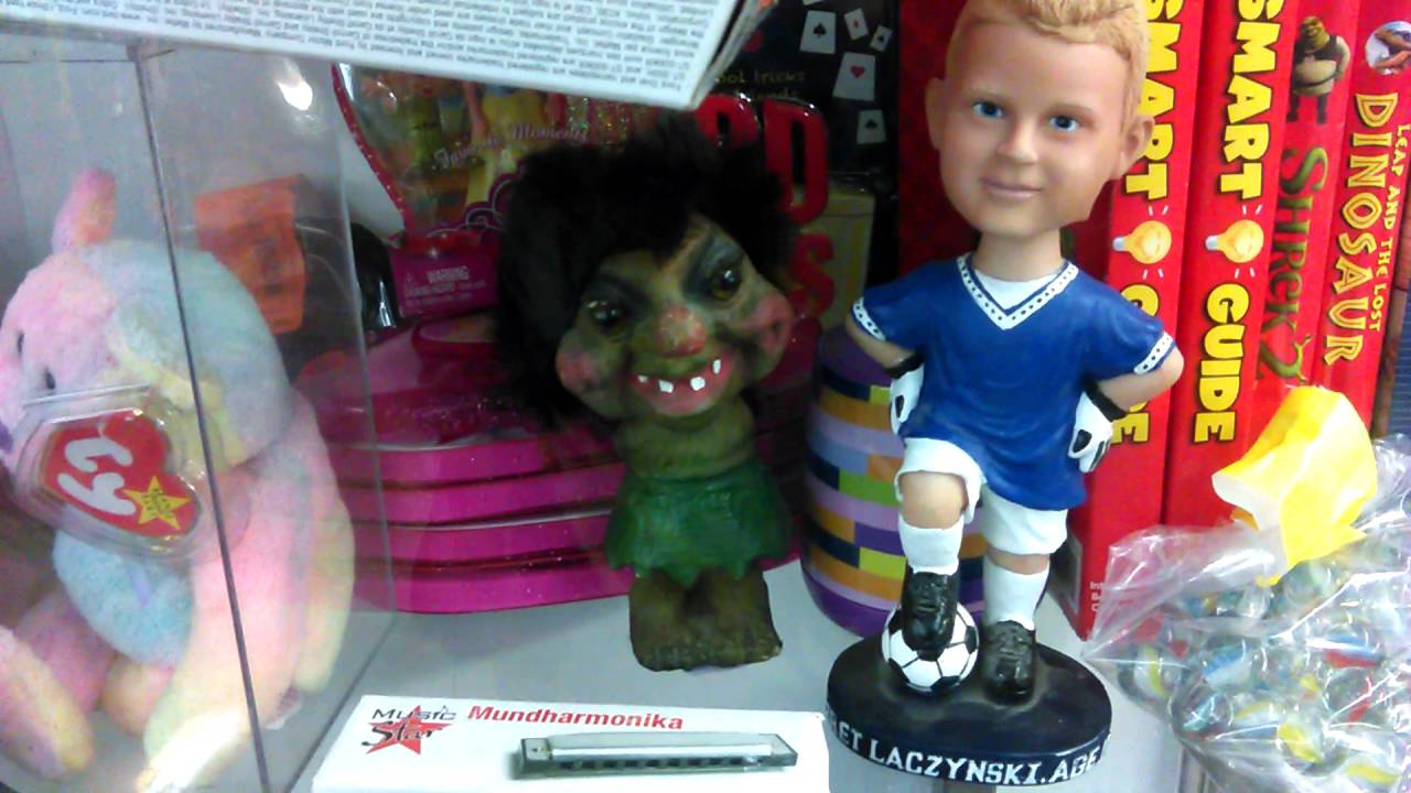 Combi101 hunting at the thrift store (Stealth #57)