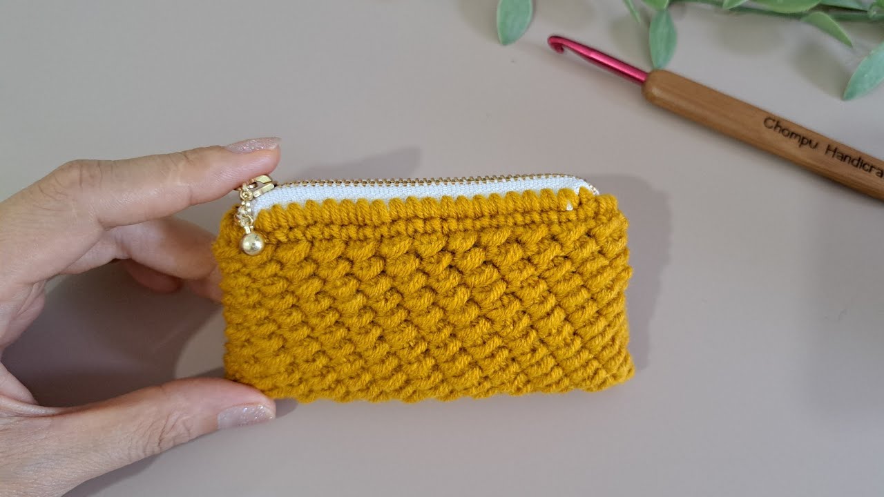 DIY Tutorial - How to crochet mini coin purse with zipper